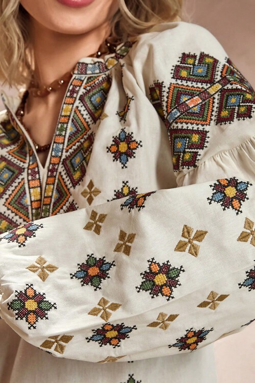 Beyaz Etnik Desenli Balon Kol V Yaka Bluz