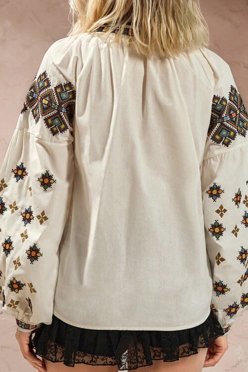 Beyaz Etnik Desenli Balon Kol V Yaka Bluz