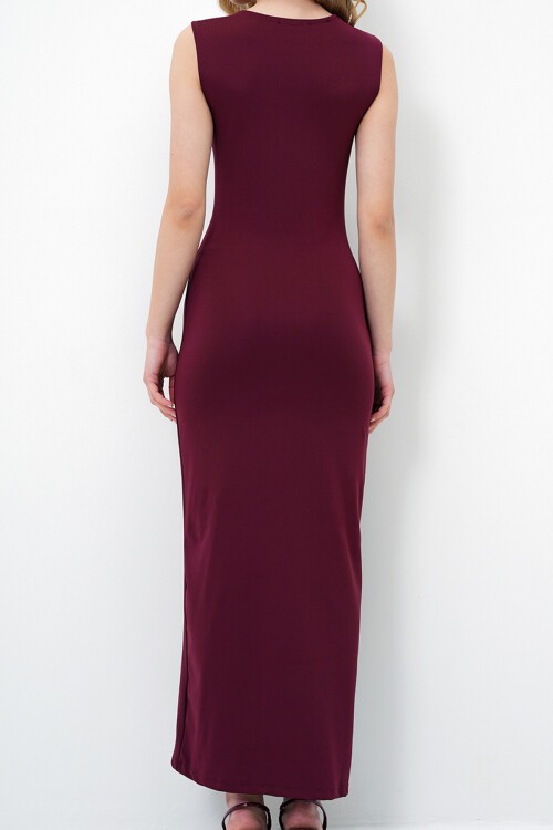 Bordo Bisiklet Yaka Beli Büzgülü Metal Aksesuarlı Kolsuz Elbise