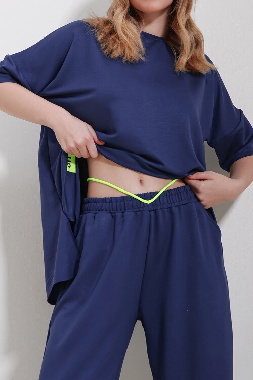 İndigo Bisiklet Yaka Asimetrik Kesim Armalı Bluz Ve Pantolon Takım