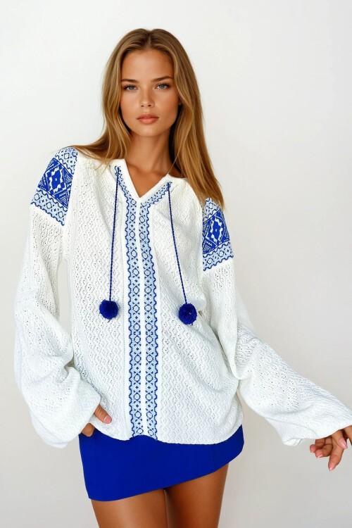 Mavi Etnik Desenli Ponponlu Triko Bluz