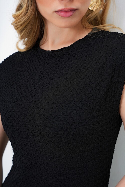 Siyah Bisiklet Yaka Pis Dikiş Detaylı Bürümcük Dokuma Elbise