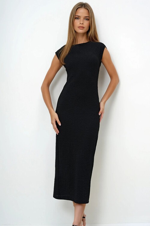 Siyah Bisiklet Yaka Pis Dikiş Detaylı Bürümcük Dokuma Elbise