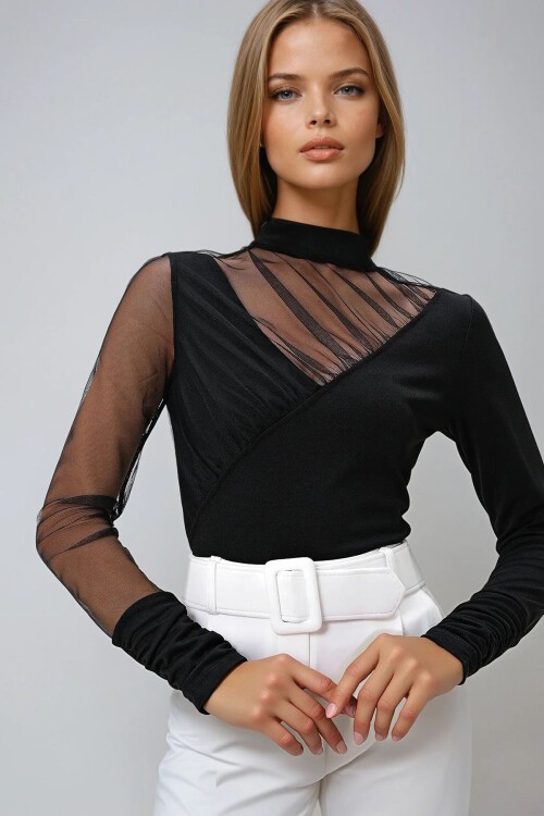 Siyah Bisiklet Yaka Transparan Dekolteli Kolları Tül Örme Krep Bluz