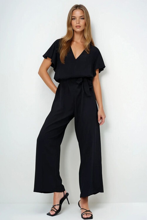 Siyah V Yaka Kolları Volanlı Kendinden Kuşaklı Dokuma Yazlık Tulum