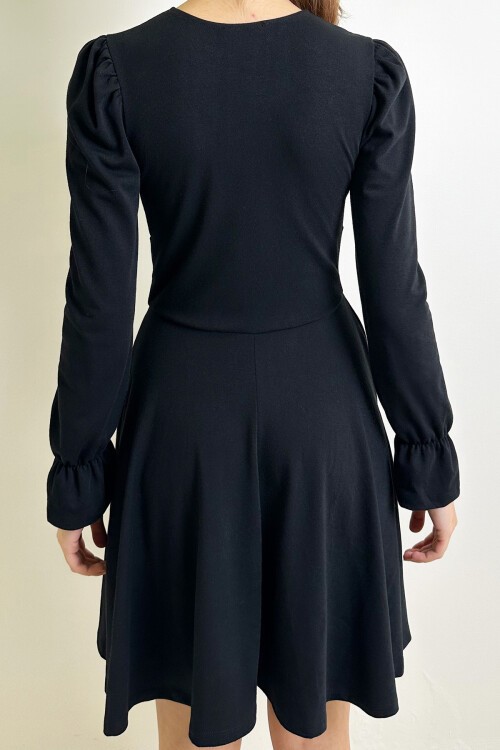 Siyah V Yaka Prenses Kol Düğme Detaylı Mini Elbise