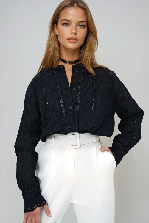 Siyah Yakası Fırfırlı Nakış İşlemeli Fisto Gömlek