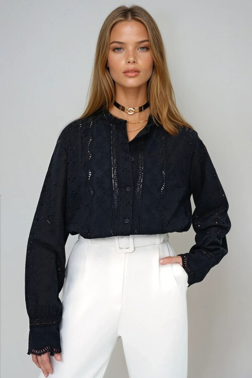 Siyah Yakası Fırfırlı Nakış İşlemeli Fisto Gömlek