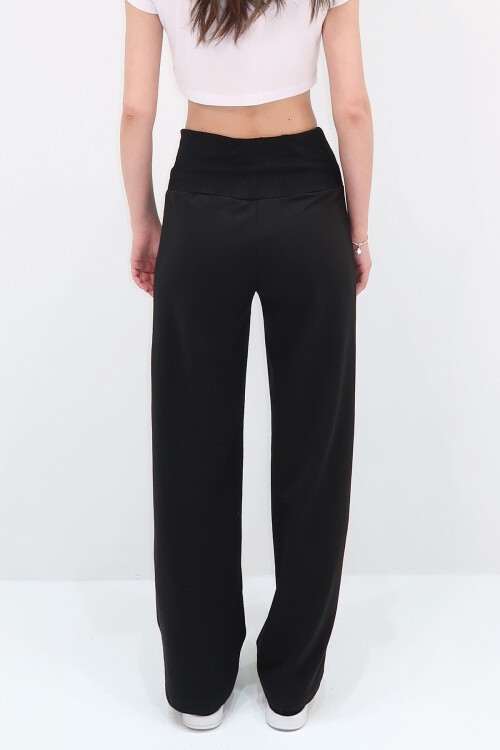 Siyah Yüksek Bel Armalı Bol Paça Eşofman Altı