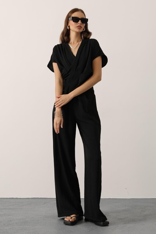Siyah Asimetrik Kesim Bluz Ve Beli Lastikli Pantolon Takım