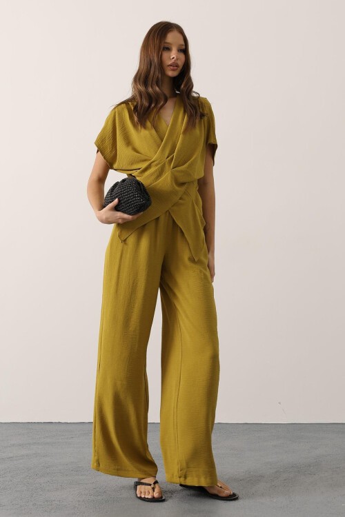 Yağ Yeşili Asimetrik Kesim Bluz Ve Beli Lastikli Pantolon Takım