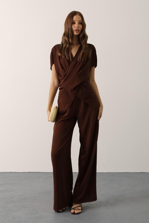 Kahve Asimetrik Kesim Bluz Ve Beli Lastikli Pantolon Takım