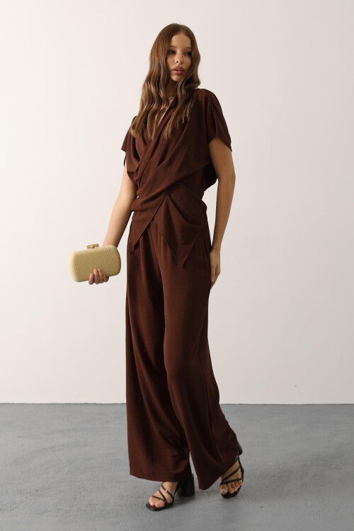 Kahve Asimetrik Kesim Bluz Ve Beli Lastikli Pantolon Takım