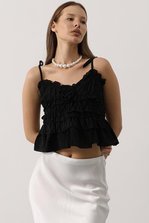 Siyah Öpücük Yaka Askılı Fırfırlı Bluz