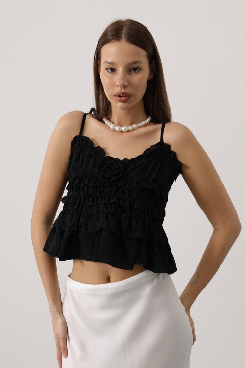 Siyah Öpücük Yaka Askılı Fırfırlı Bluz