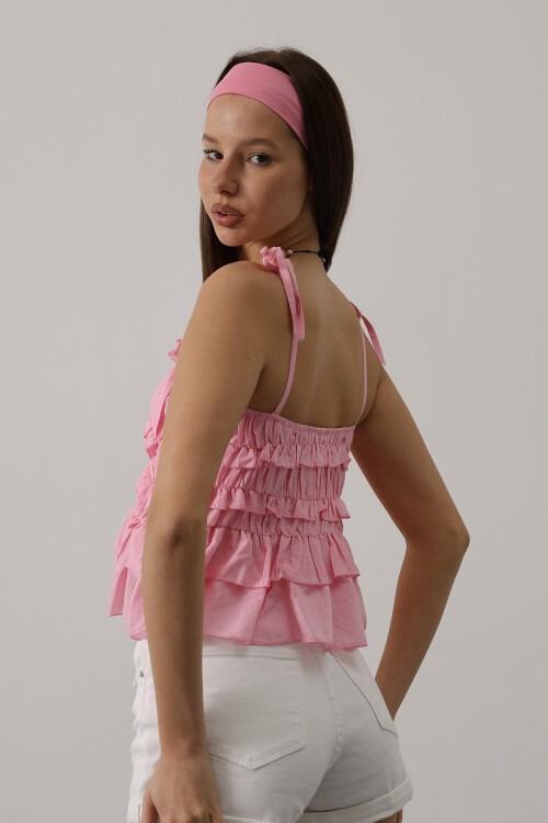 Pembe Öpücük Yaka Askılı Fırfırlı Bluz