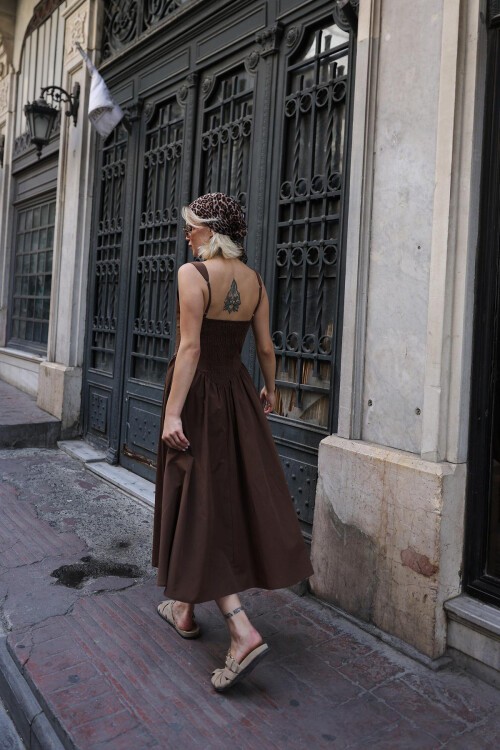 Kahve Askılı Eteği Pileli Maxi Boy Elbise