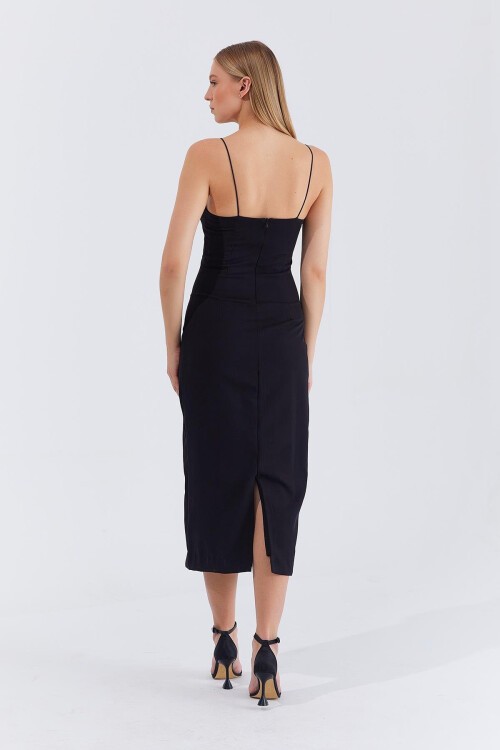 Siyah Askılı Bağlama Detaylı Desenli Midi Boy Elbise