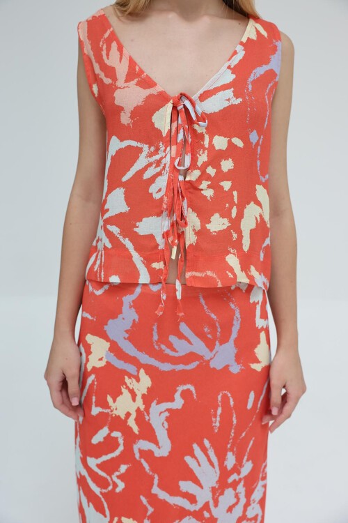 Kırmızı Bağcıklı Kolsuz Bluz Ve Maxi Boy Astarlı Desenli Etek Takım