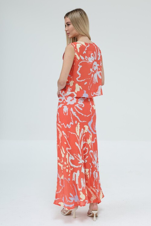 Kırmızı Bağcıklı Kolsuz Bluz Ve Maxi Boy Astarlı Desenli Etek Takım