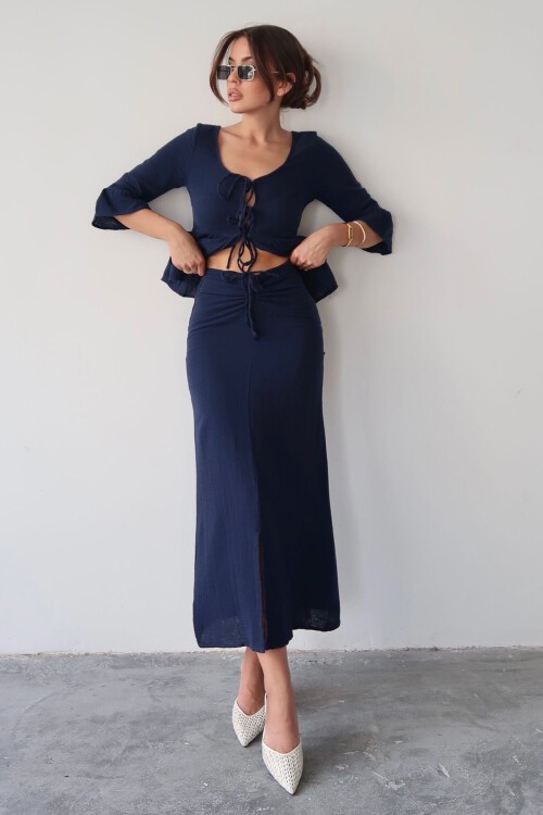 Bağlama Detaylı Fırfırlı Bluz