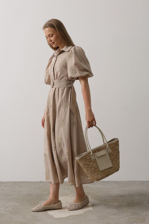 Taş Astarlı Balon Kol Kemer Detaylı Nakışlı Elbise