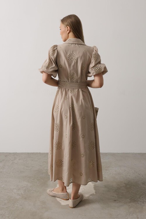 Taş Astarlı Balon Kol Kemer Detaylı Nakışlı Elbise