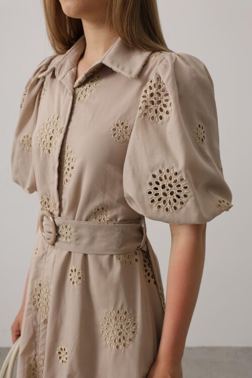 Taş Astarlı Balon Kol Kemer Detaylı Nakışlı Elbise