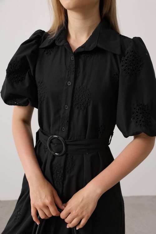 Siyah Astarlı Balon Kol Kemer Detaylı Nakışlı Elbise