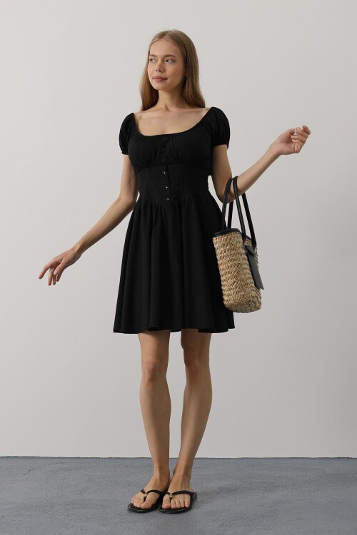 Siyah U Yaka Düğme Detaylı Beli Korseli Mini Elbise