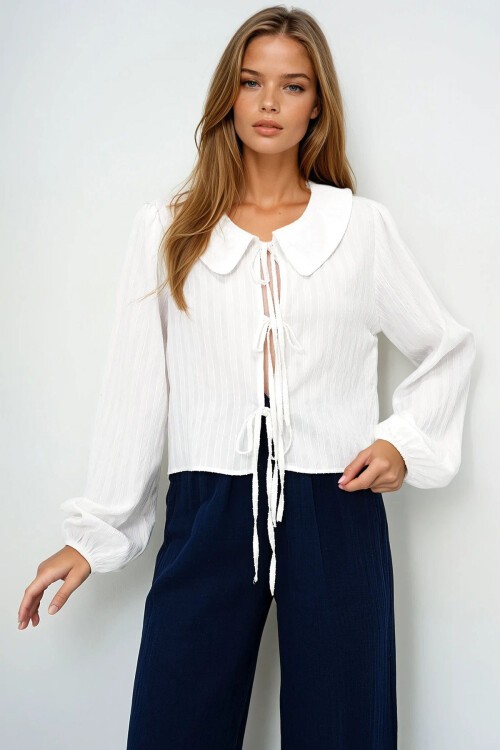 Beyaz Bebe Yaka Armürlü Balon Kol Bağlamalı Şönil Dokuma Gömlek