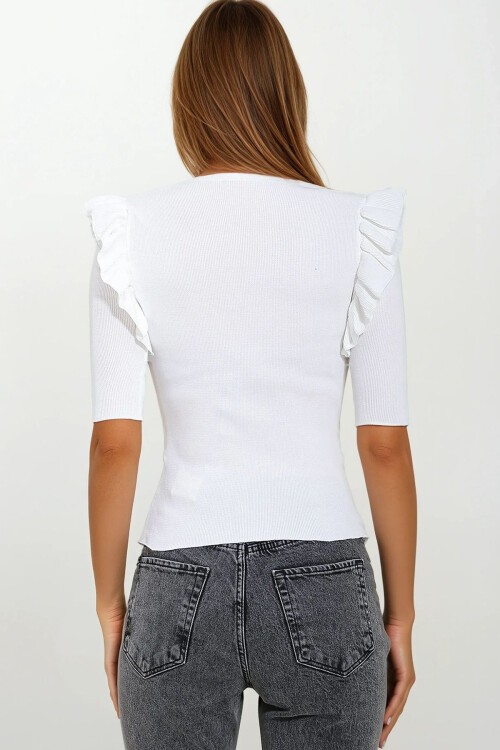 Beyaz V Yaka Kolları Fırfırlı Triko Bluz