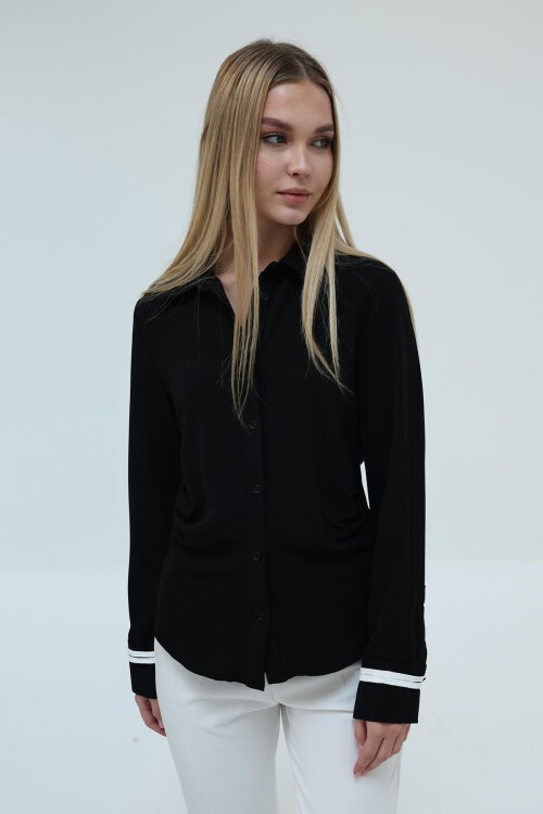 Siyah Büzgü Detaylı Crep Gömlek