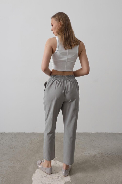 Gri Çift Cepli Beli Lastikli Bağlama Detaylı Pantolon