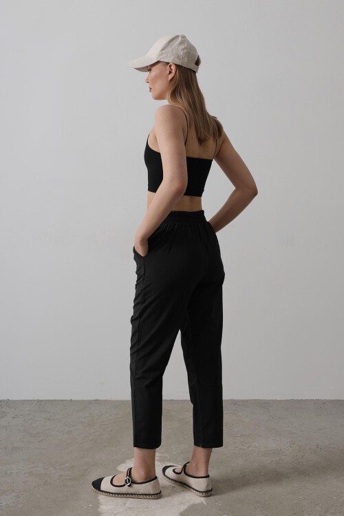 Siyah Çift Cepli Beli Lastikli Bağlama Detaylı Pantolon