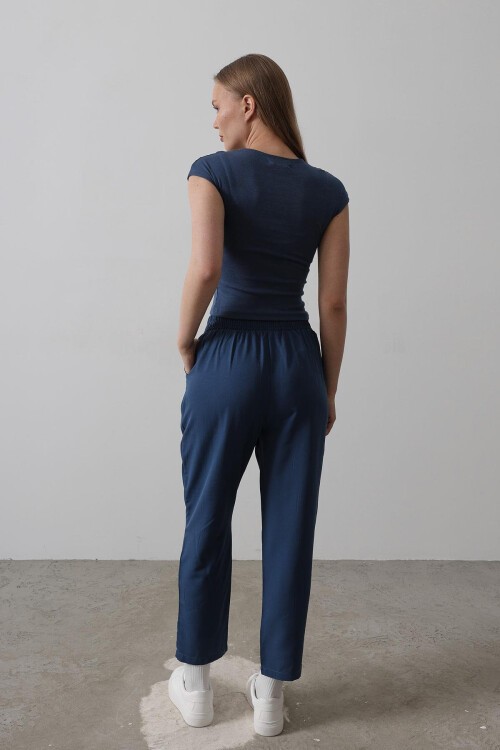 İndigo Çift Cepli Beli Lastikli Bağlama Detaylı Pantolon