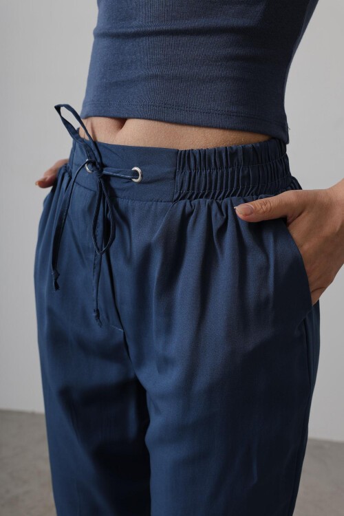 İndigo Çift Cepli Beli Lastikli Bağlama Detaylı Pantolon