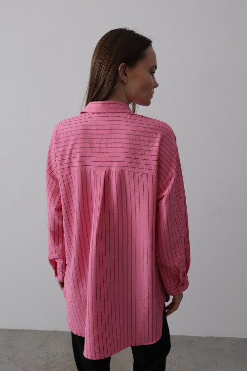 Pembe Çizgili Tek Cepli Oversize Gömlek