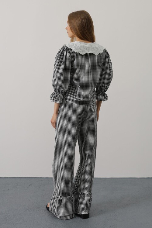 Siyah Bağlama Detaylı Kolları Lastikli Bluz Ve Pantolon Takım