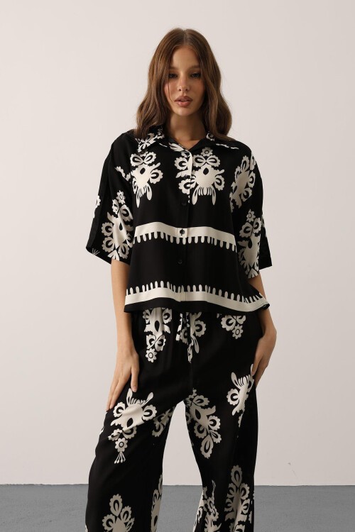 Siyah Desenli Kısa Kol Gömlek Ve Pantolon Takım