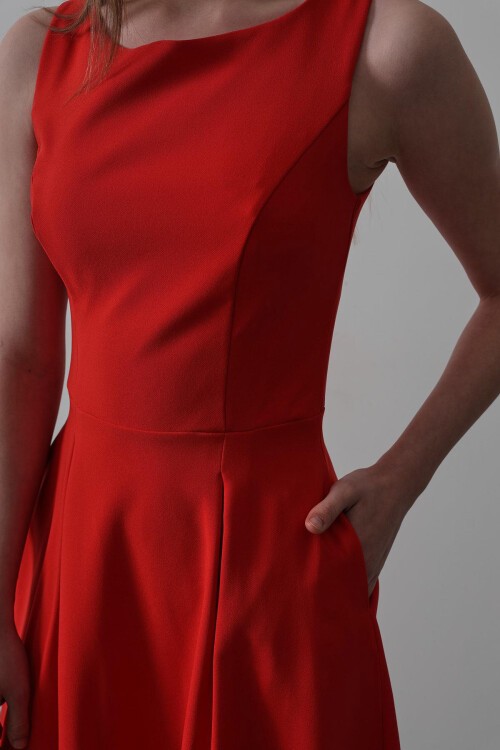 Kırmızı Kolsuz Eteği Pileli Midi Boy Elbise