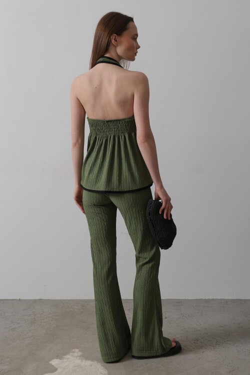 Haki Boyundan Geçmeli Fiyonk Detaylı Bluz Ve Pantolon Örme Takım