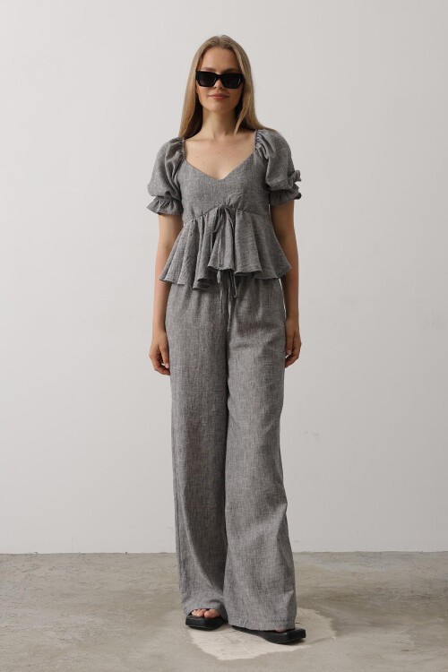 Siyah Fiyonklu Yarım Balon Kollu Eteği Fırfırlı Bluz Ve Pantolon Takım