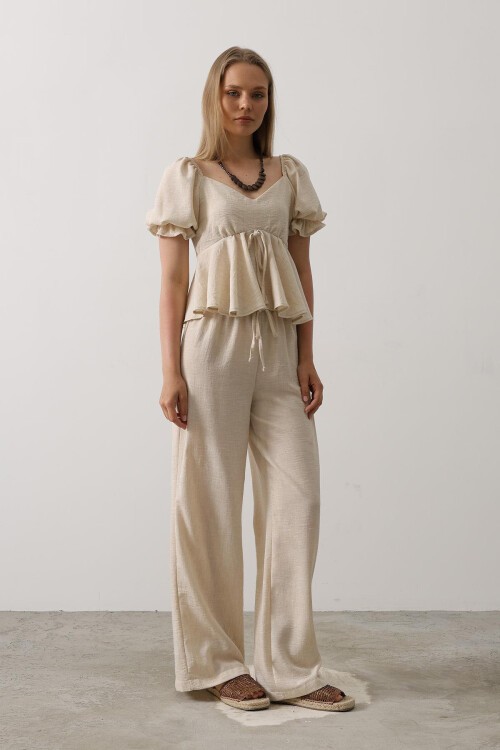 Bej Fiyonklu Yarım Balon Kollu Eteği Fırfırlı Bluz Ve Pantolon Takım