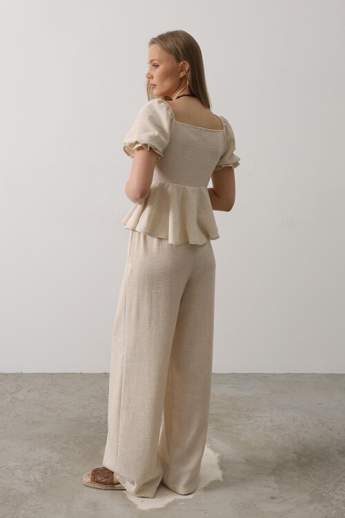 Bej Fiyonklu Yarım Balon Kollu Eteği Fırfırlı Bluz Ve Pantolon Takım