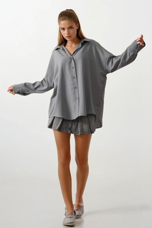 Gri Geniş Manşet Detaylı Oversize Gömlek