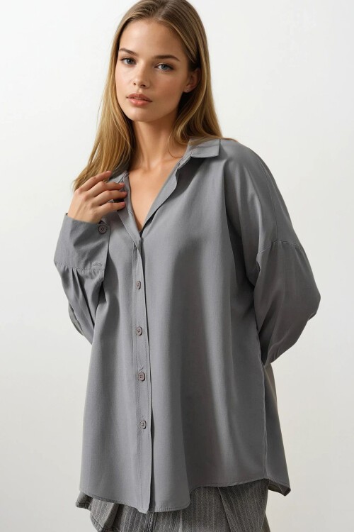 Gri Geniş Manşet Detaylı Oversize Gömlek