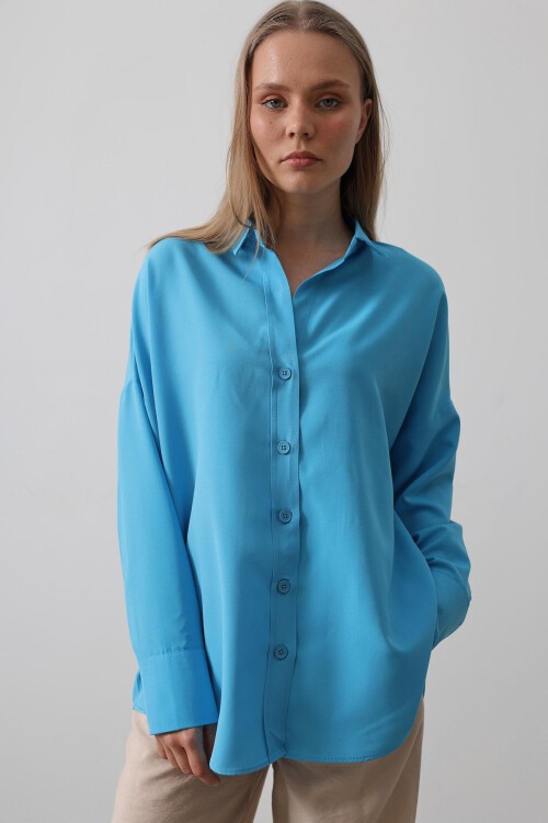 Turkuaz Geniş Manşet Detaylı Oversize Gömlek