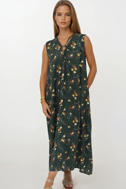 Haki Aksesuar Detaylı Desenli Maxi Boy Çift Cepli Elbise Elbise