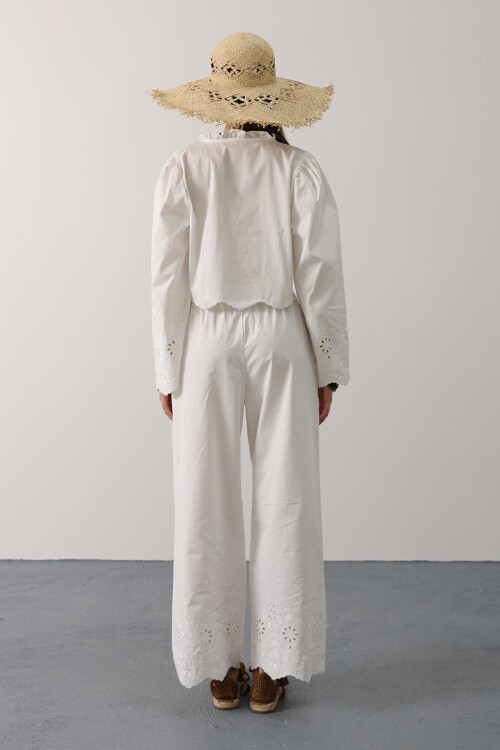 Beyaz Yakası Fırfırlı Bağlama Detaylı Bluz Ve Beli Lastikli Pantolon İşlemeli Takım